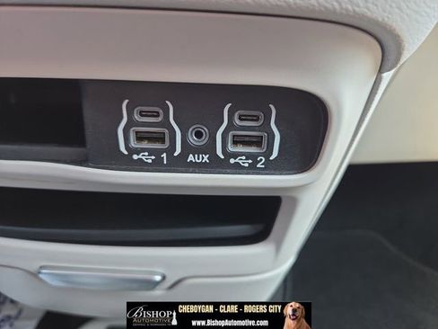 Used 2023 Chrysler Pacifica Touring-L FWD image 60