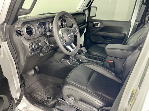 Used 2023 Jeep Wrangler Sahara image 12