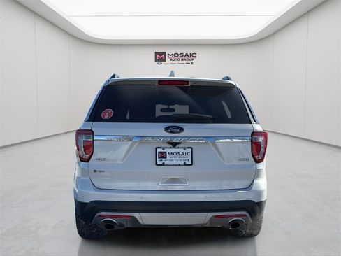 Used 2017 Ford Explorer XLT w/ Equipment Group 202A image 6