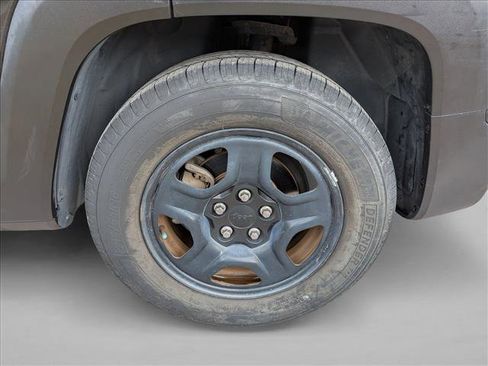 Used 2017 Jeep Renegade Sport w/ Power & Air Group image 3