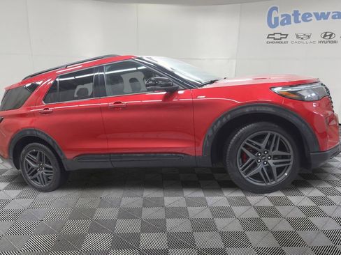 Used 2025 Ford Explorer ST-Line w/ ST-Line Street Pack AWD/4WD image 1