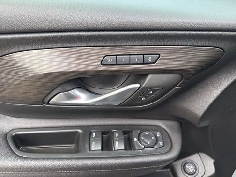 Used 2022 GMC Terrain SLT w/ Infotainment Package II image 9