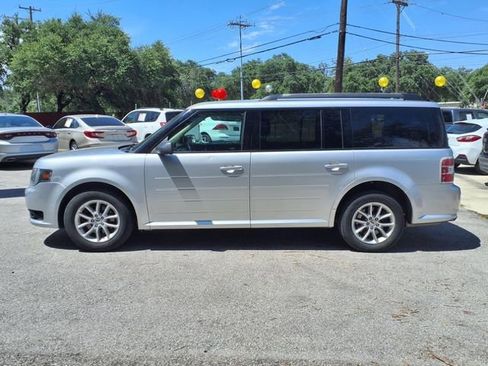 Used 2018 Ford Flex SE FWD image 4