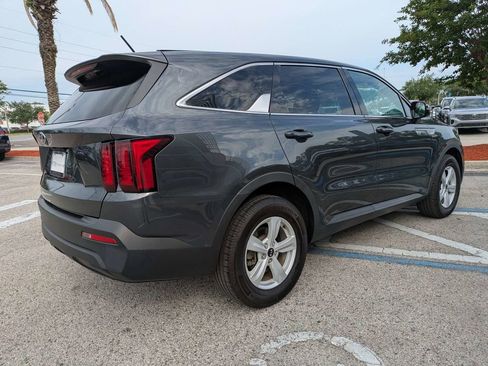Used 2021 Kia Sorento LX FWD image 6