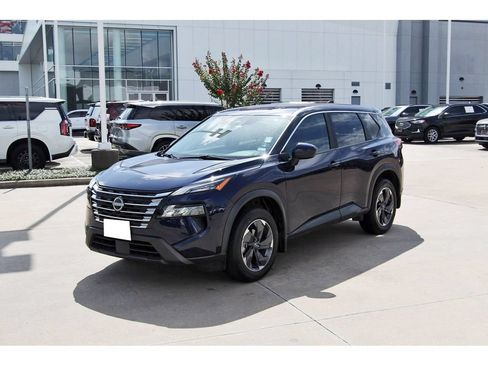 Used 2025 Nissan Rogue SV FWD image 3