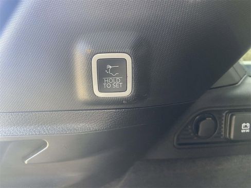 Used 2023 Jeep Grand Cherokee Summit image 10