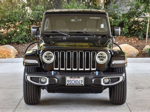 Used 2022 Jeep Wrangler Unlimited Sahara image 2
