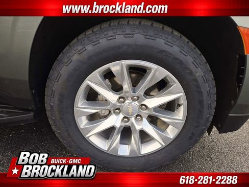 Used 2023 Chevrolet Suburban Premier AWD/4WD image 19