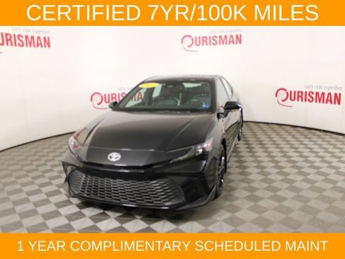 Used 2025 Toyota Camry SE FWD image 1
