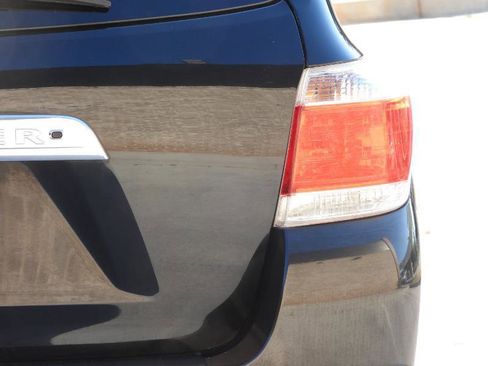 Used 2011 Toyota Highlander Limited w/ Tow Pkg FWD image 22