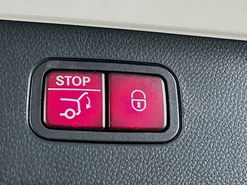 Used 2022 Mercedes-Benz GLC 300 GLC 300 w/ Premium Package Lite image 33