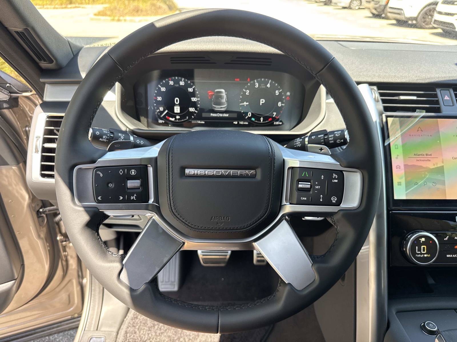 Used 2026 Land Rover Discovery Dynamic SE AWD/4WD image 29