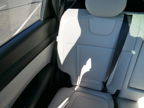 Used 2025 Hyundai Tucson Limited image 12