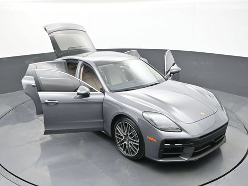 Certified 2025 Porsche Panamera 4 AWD/4WD image 33