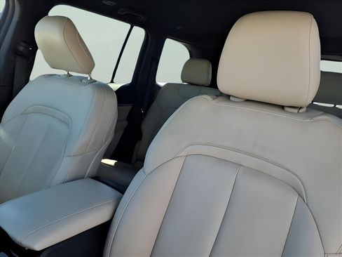 Used 2023 Jeep Grand Cherokee Limited image 15