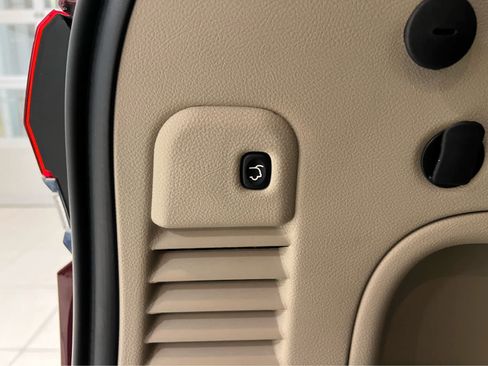 Used 2021 Jeep Grand Cherokee Limited image 12