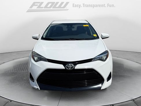 Used 2018 Toyota Corolla LE FWD image 2