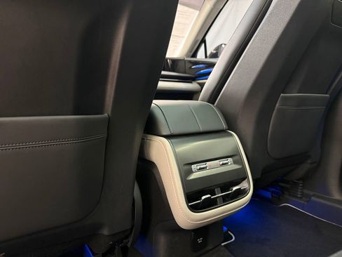 Used 2025 Lincoln Nautilus Reserve image 17