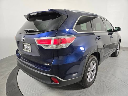 Used 2014 Toyota Highlander XLE FWD image 4