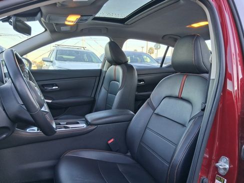 Used 2023 Nissan Sentra SR w/ SR Premium Package image 11