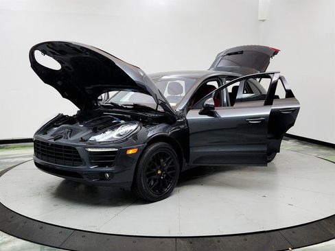 Used 2018 Porsche Macan S image 9