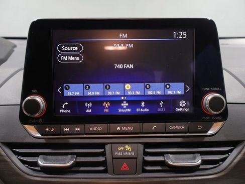 Used 2024 Nissan Altima 2.5 SV AWD/4WD image 28