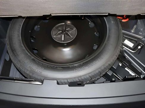 Used 2024 Mercedes-Benz GLC 300 4MATIC image 42