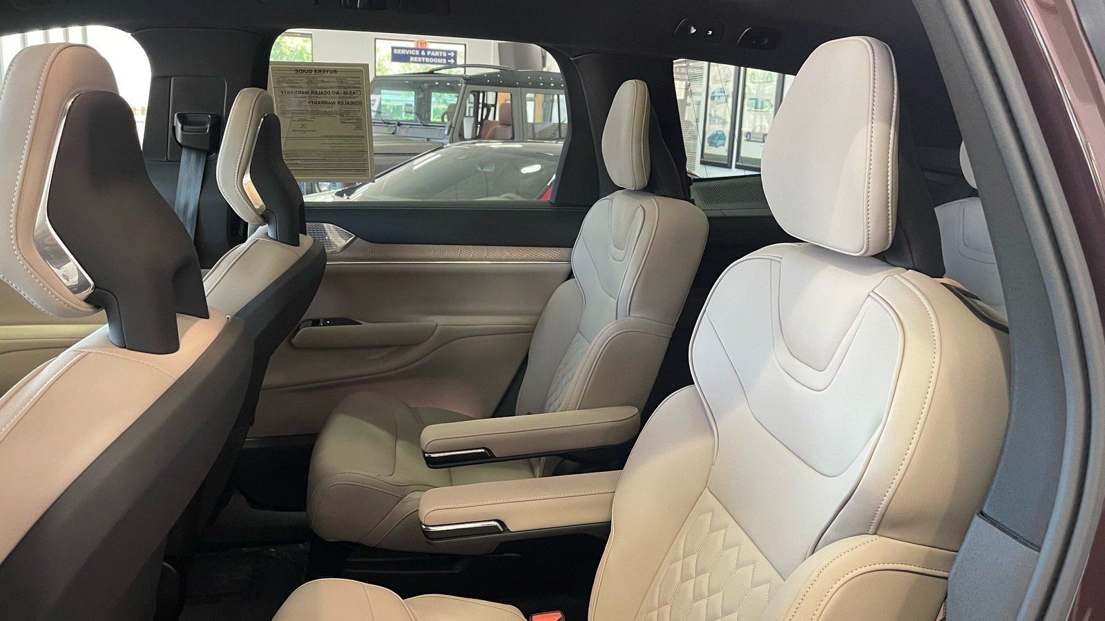 Used 2025 Volvo EX90 Ultra AWD/4WD image 33