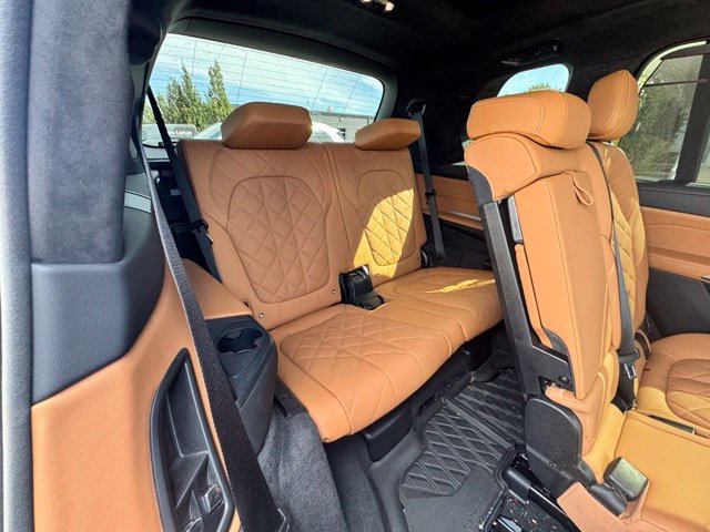 Certified 2025 BMW X7 xDrive40i w/ M Sport Package AWD/4WD image 11