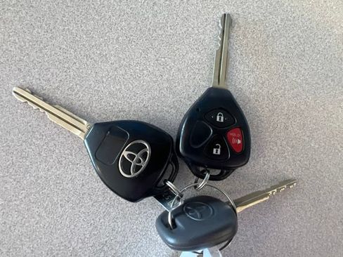 Used 2011 Toyota RAV4 2WD w/ Base L4 Extra Value Pkg image 33
