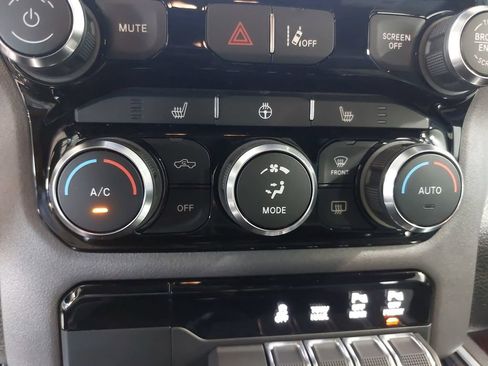 Used 2022 RAM 1500 Big Horn AWD/4WD image 20