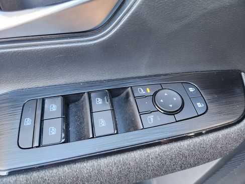 Used 2025 Nissan Kicks SV image 18