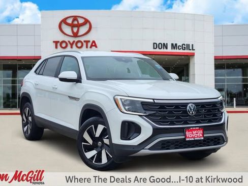 Used 2025 Volkswagen Atlas Cross Sport SE FWD image 1