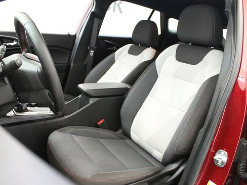 Used 2025 Chevrolet Trax RS w/ Driver Confidence Package FWD image 23