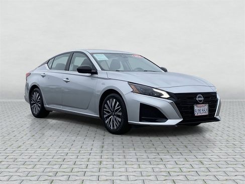 Used 2024 Nissan Altima 2.5 SV image 10