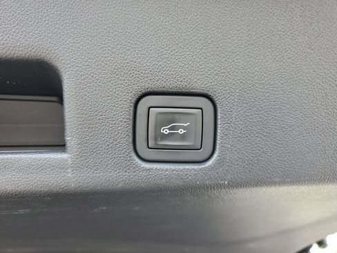 Used 2024 Chevrolet Traverse RS AWD/4WD image 33
