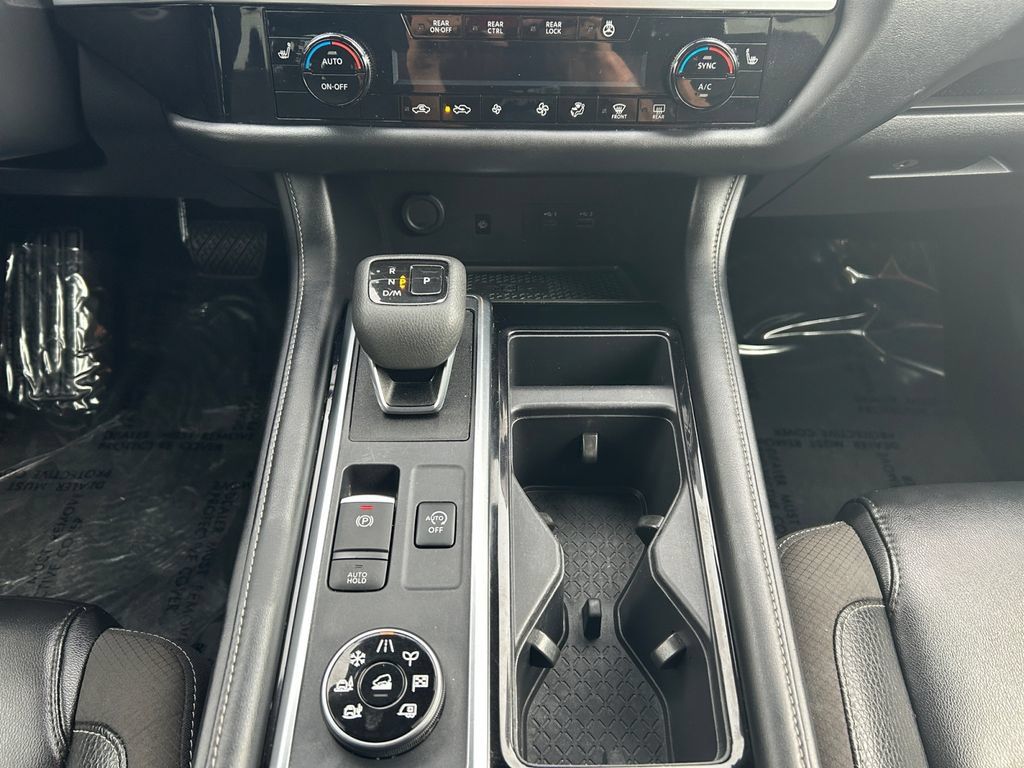 Used 2023 Nissan Pathfinder SL AWD/4WD image 19