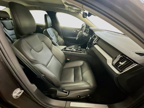 Used 2025 Volvo S60 B5 Core image 33