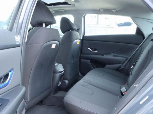 New 2025 Hyundai Elantra SEL image 8