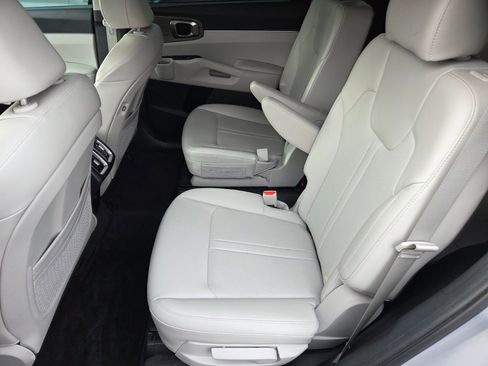 Used 2023 Kia Sorento EX w/ Panoramic Sunroof Package image 12