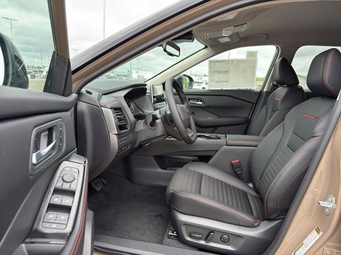 New 2026 Nissan Rogue SV AWD/4WD image 10