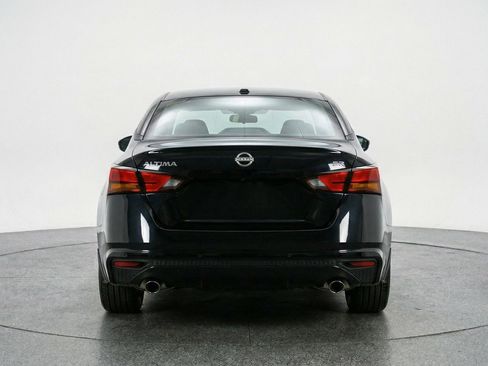 Used 2025 Nissan Altima 2.5 SV image 7