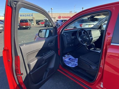 Used 2019 Chevrolet Colorado LT w/ LT Convenience Package image 17