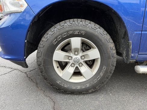 Used 2017 RAM 1500 Express AWD/4WD image 11