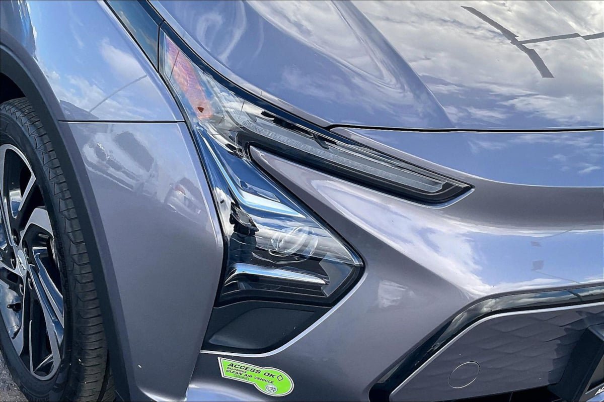 Used 2023 Chevrolet Bolt LT w/ Infotainment Package FWD image 24