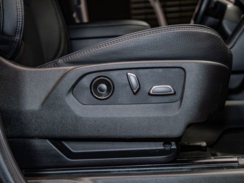 Used 2024 GMC Sierra 3500 Denali w/ Denali Reserve Package image 30