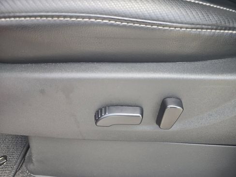 Used 2024 Nissan Frontier SL image 11