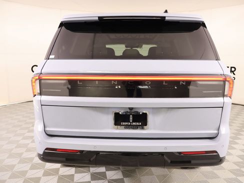 New 2026 Lincoln Navigator Reserve AWD/4WD image 24