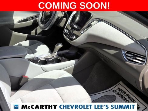 Used 2018 Chevrolet Malibu LT w/ Driver Confidence Package image 8