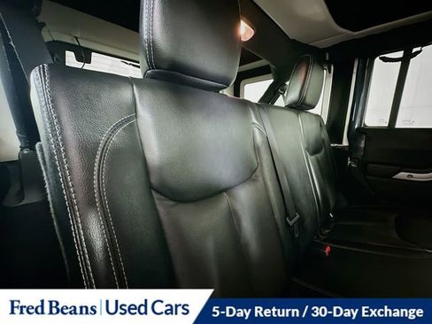 Used 2018 Jeep Wrangler Unlimited Sahara w/ Connectivity Group image 25